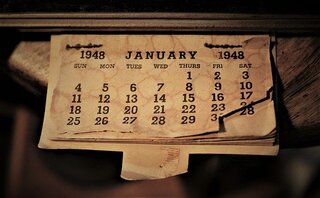 Calendario antiguo y viejo de 1948 como representación del año personal